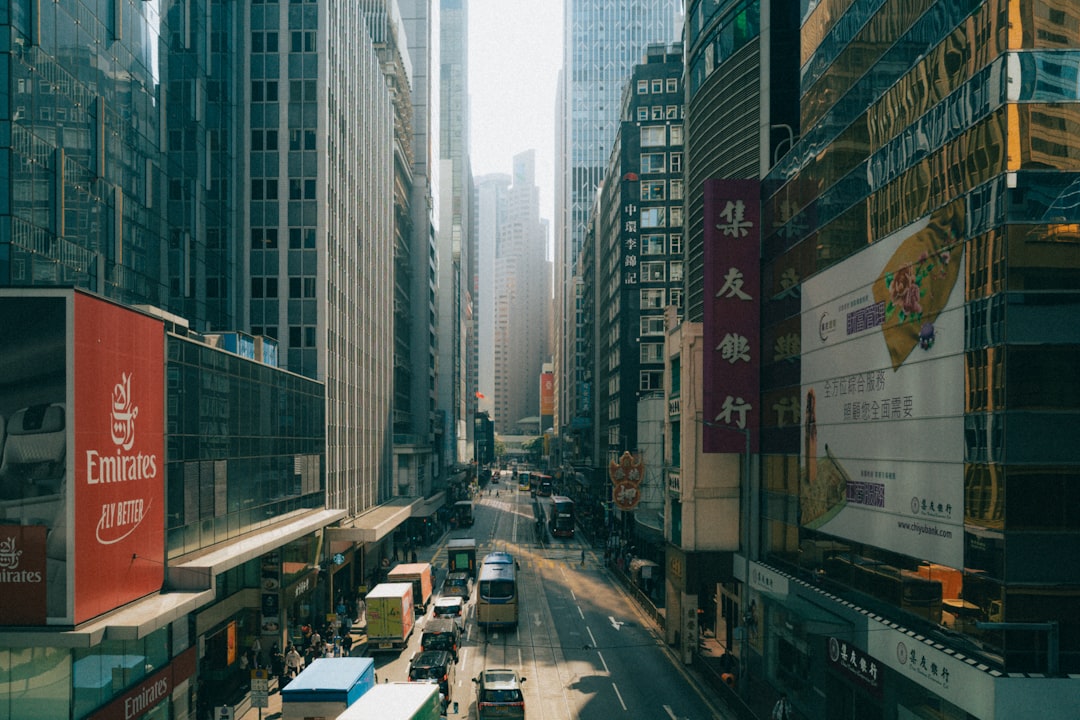 Воистину радостный звук: старческий скрип Амстердама